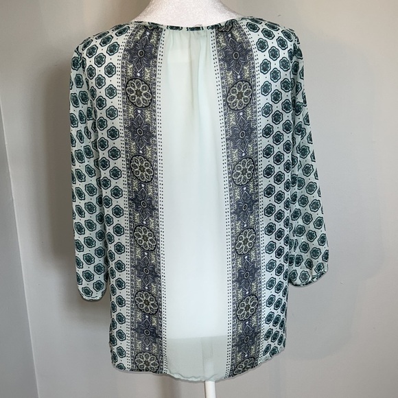 Old Navy Sheer Boho Medallion Top Size Medium - Picture 4 of 6